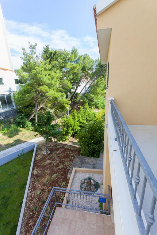 Meri Apartments - Puharic Makarska Bagian luar foto