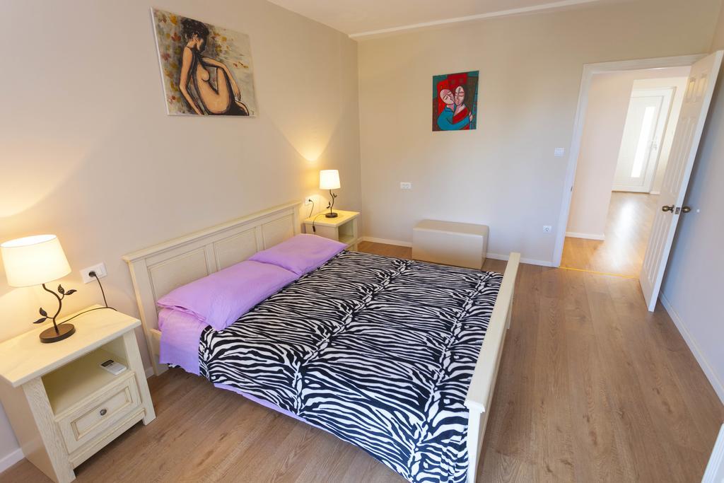 Meri Apartments - Puharic Makarska Bagian luar foto