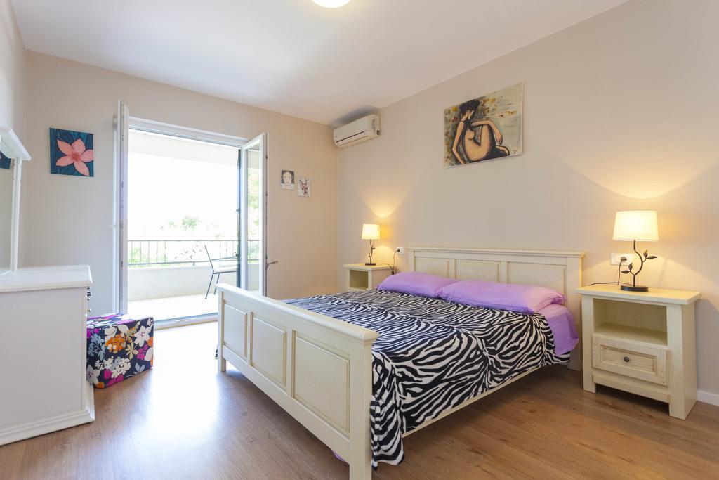 Meri Apartments - Puharic Makarska Ruang foto